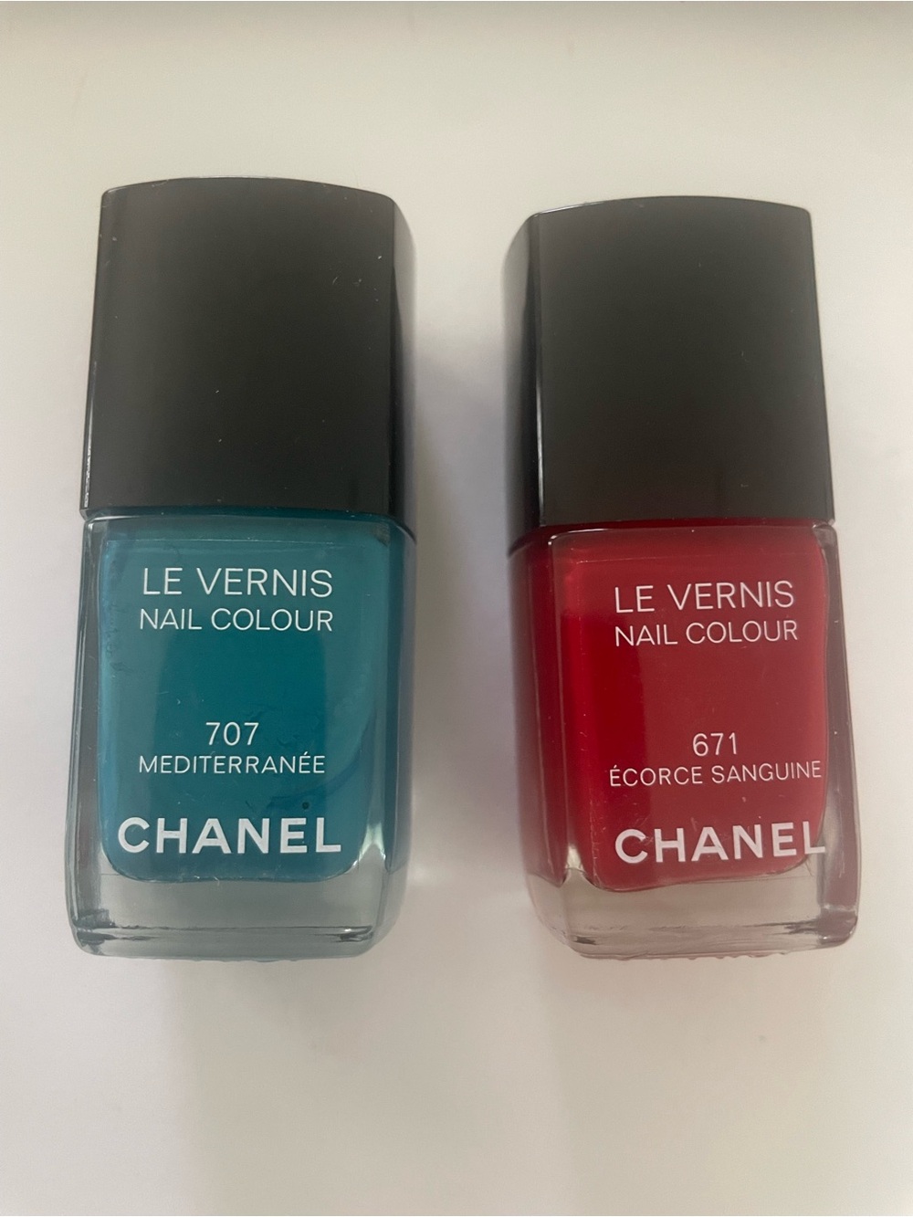 CHANEL Le Vernis Nail Colour — Turquoise (Mediterranée 707) & Red